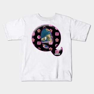 Cue. The letter Q Kids T-Shirt